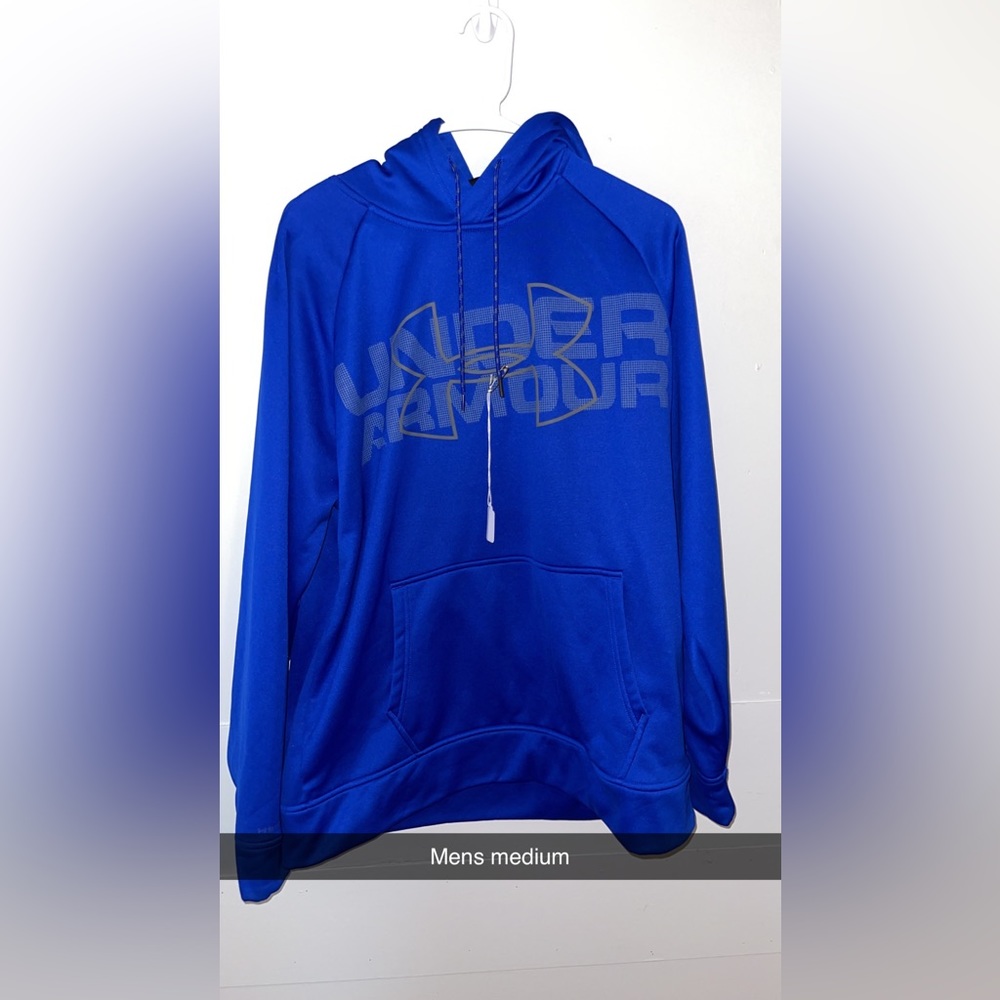 Mens medium under armour hoodie.
